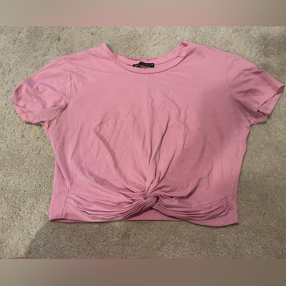 light pink cropped t-shirt